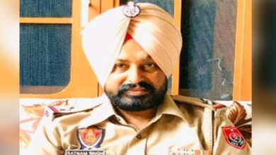 Photo of ਮੋਗਾ ‘ਚ ਪੁਲਿਸ ਅਧਿਕਾਰੀ ਨੇ ਖੁਦ ਨੂੰ ਗੋਲੀ ਮਾਰ ਕੇ ਕੀਤੀ ਖੁਦਖੁਸ਼ੀ!